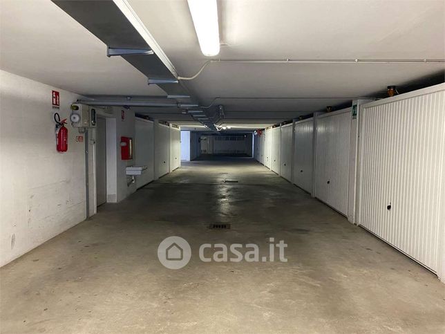 Garage/posto auto in residenziale in Via Carlo Lugli 13