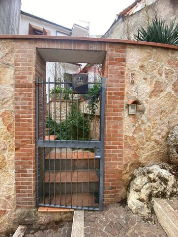 Casa indipendente in residenziale in