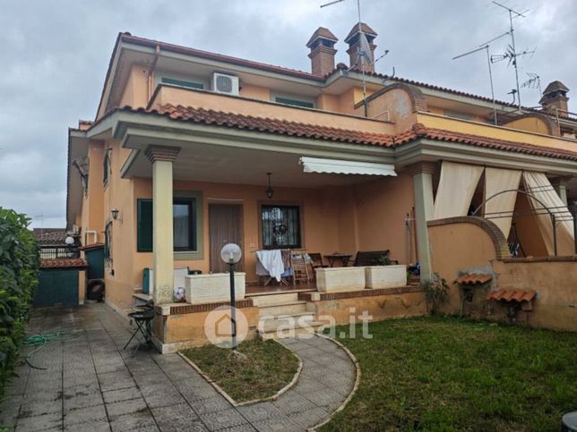 Casa indipendente in residenziale in Via Della vergine 11
