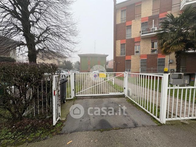 Box/posto auto in residenziale in Via B. Buozzi 78