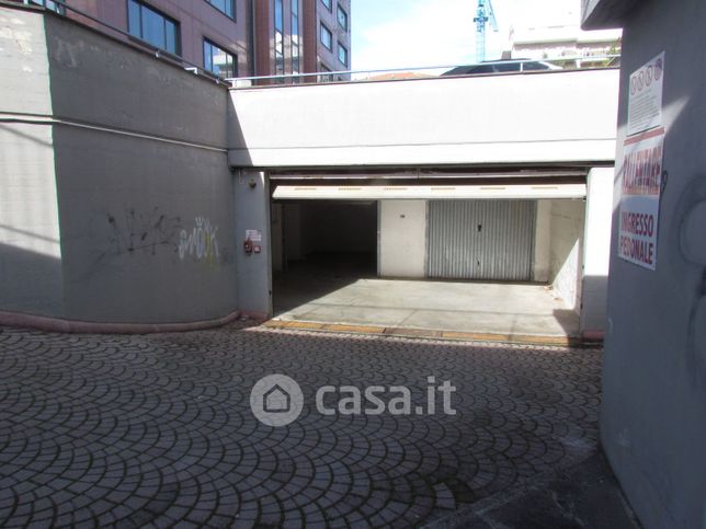 Box/posto auto in residenziale in Via Colonnetta 22