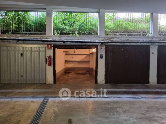 Box/posto auto in residenziale in Via Giovanni Battista Niccolini 26 -32