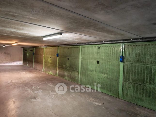 Box/posto auto in residenziale in Via Cesare Battisti 8