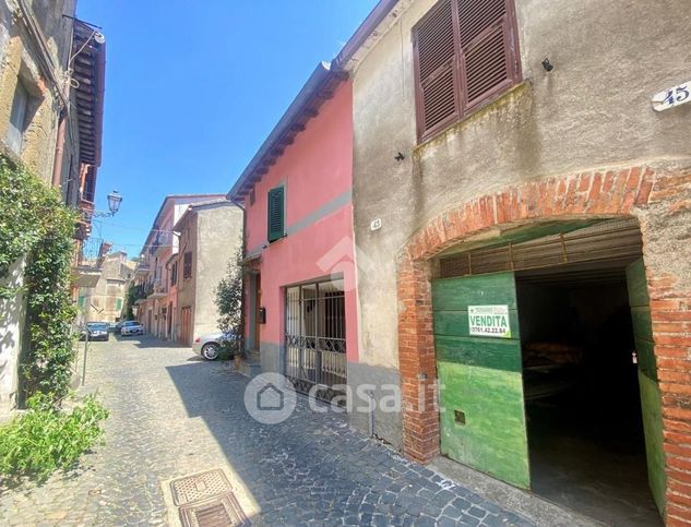 Garage/posto auto in residenziale in Via Amedeo 43