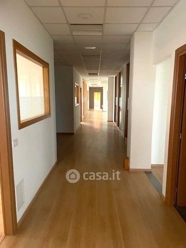 Ufficio in commerciale in 