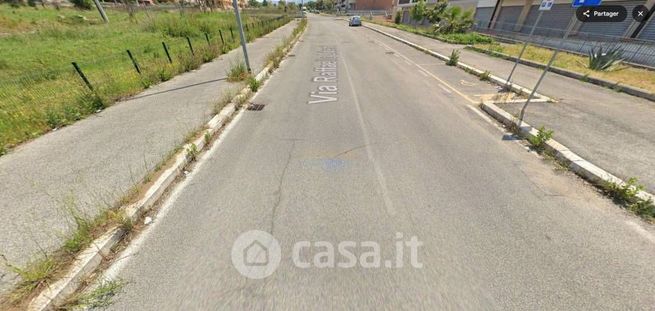 Box/posto auto in residenziale in Via Raffaello Liberti 115