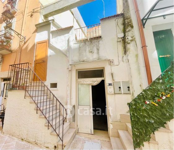 Casa indipendente in residenziale in Via Pausania 25