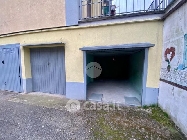 Garage/posto auto in residenziale in Via degli Aceri 1