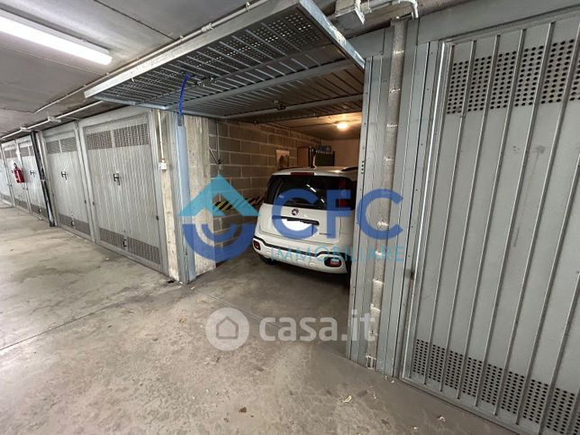 Box/posto auto in residenziale in Via Padova 345