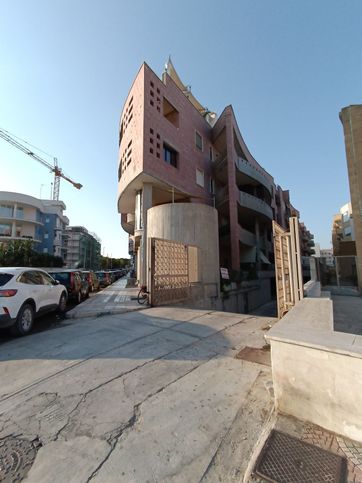 Box/posto auto in residenziale in Via Salento 1