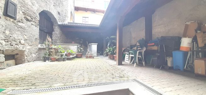 Casa indipendente in residenziale in 