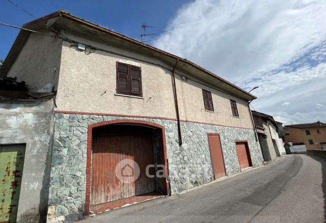 Casa bi/trifamiliare in residenziale in Vico Portino