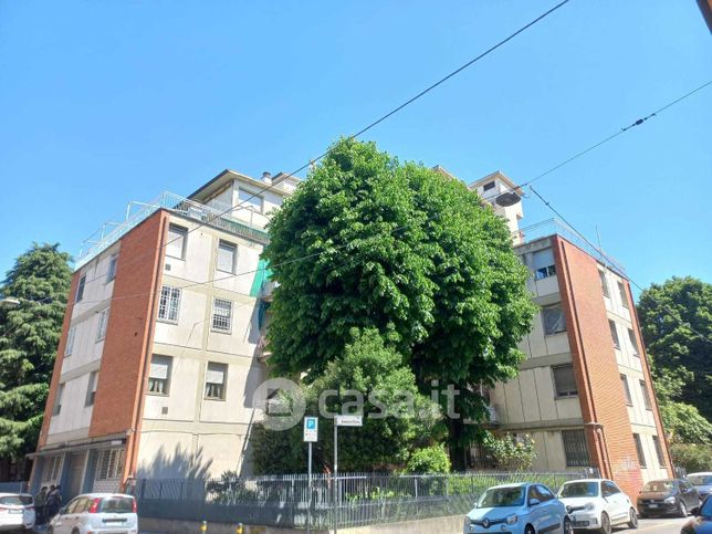 Box/posto auto in residenziale in Via Elisabetta Sirani 7
