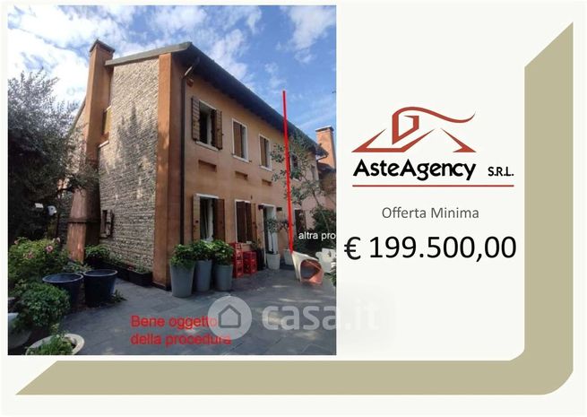 Villetta a schiera in residenziale in Via Guizze 1