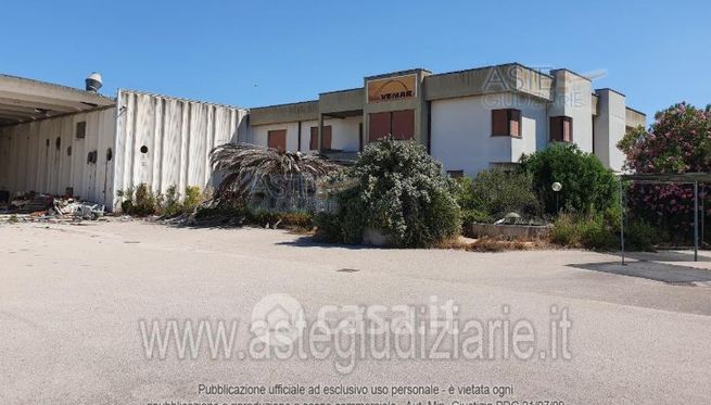 Capannone in commerciale in Via Topazio 31