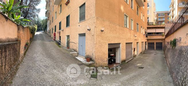 Box/posto auto in residenziale in Via Nicolo Piccinni 33