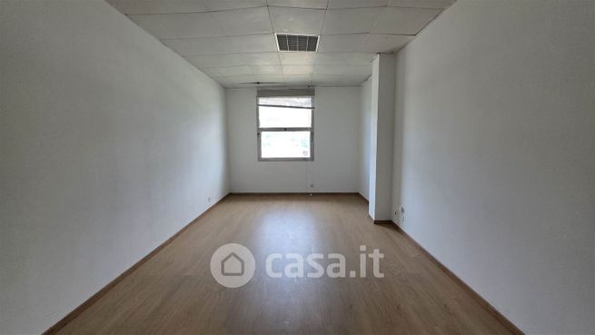 Ufficio in commerciale in 