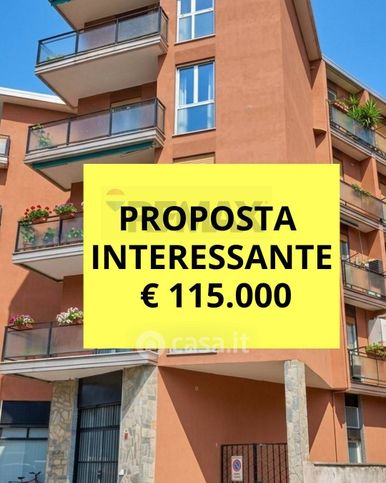 Appartamento in residenziale in Via Luino 5