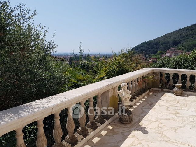 Villa in residenziale in 