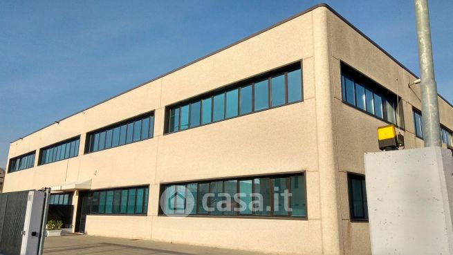 Capannone in commerciale in Viale Produzione 16