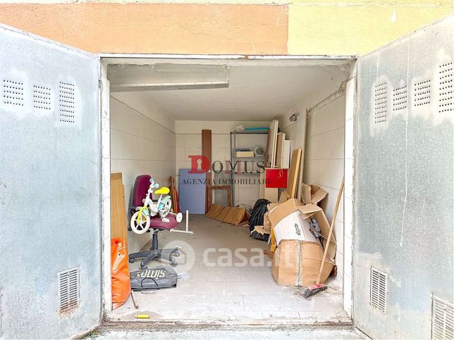 Garage/posto auto in residenziale in Via Leopoldo Camillo Volta 6