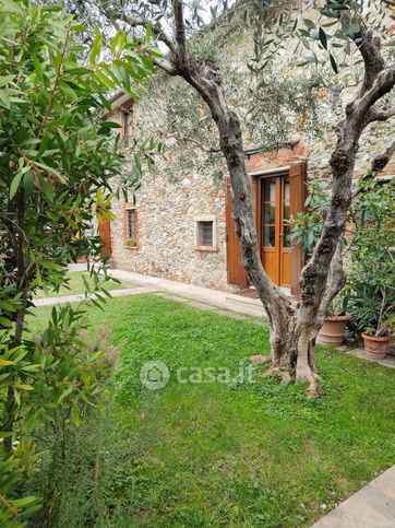Casa indipendente in residenziale in 
