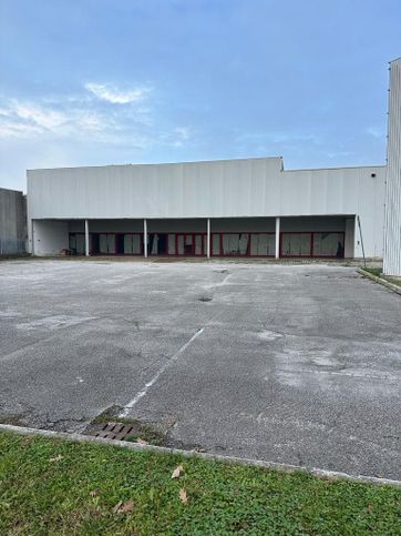 Capannone in commerciale in Via Bravin 20