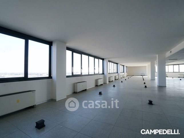 Ufficio in commerciale in Via Monte Pastello 26