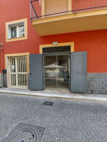 Attività/licenza (con o senza mura) in commerciale in Via Vincenzo Barletta