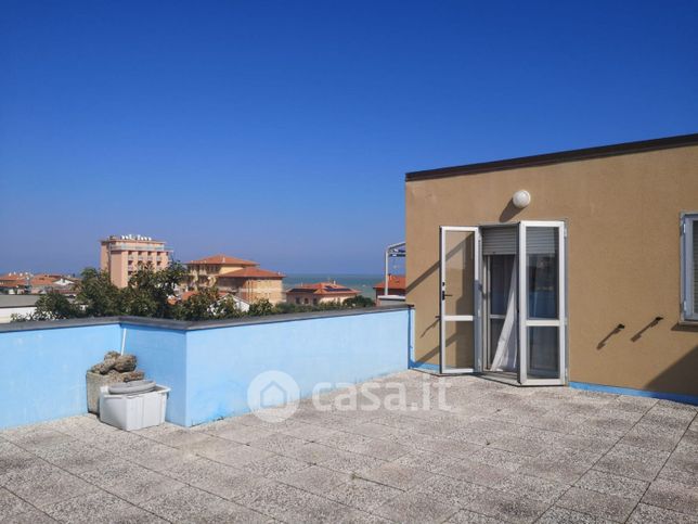 Appartamento in residenziale in Via Litoranea 167