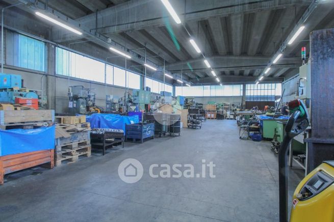 Capannone in commerciale in Via Leonardo da Vinci