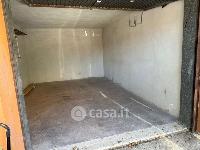 Box/posto auto in residenziale in Piazza dei Tipografi 19