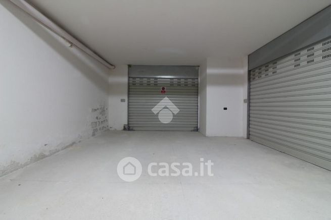 Garage/posto auto in residenziale in Via Martiri di Bellona 4