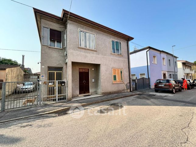 Casa bi/trifamiliare in residenziale in Corso della Vittoria 2