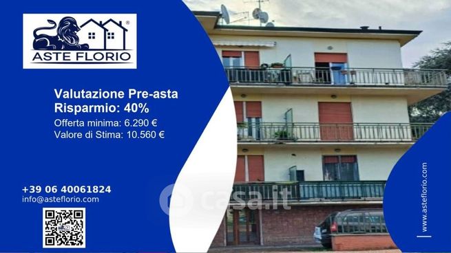 Box/posto auto in residenziale in Viale Regina Margherita 25