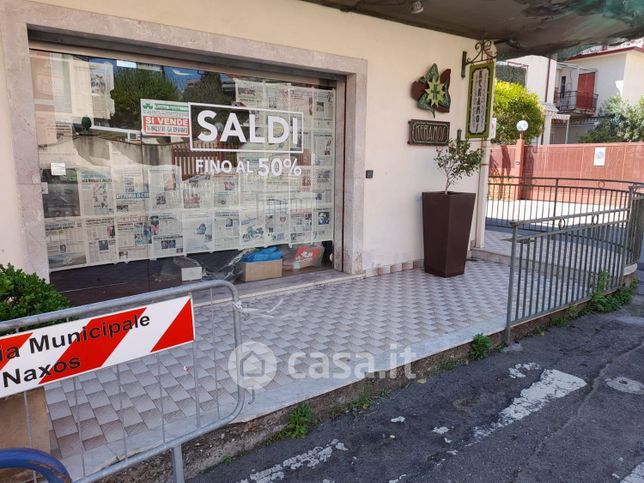 Attivitã /licenza (con o senza mura) in commerciale in Via Naxos 251 /a