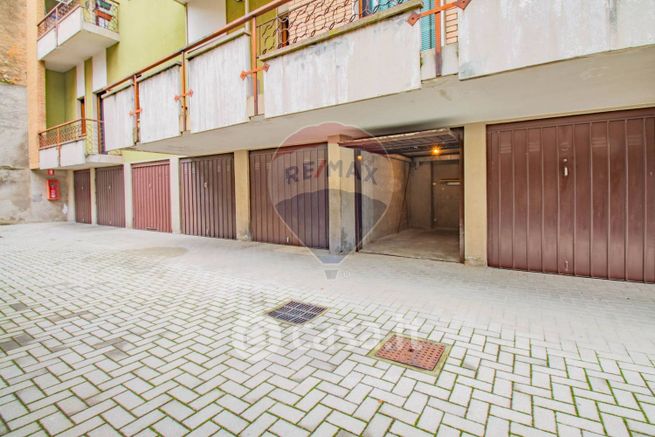 Box/posto auto in residenziale in Via Italia 151