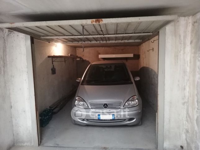Box/posto auto in residenziale in Via 24 Maggio 27