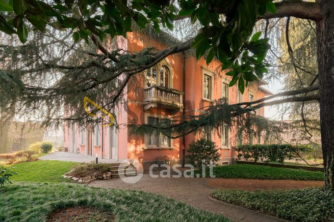 Villa in residenziale in 