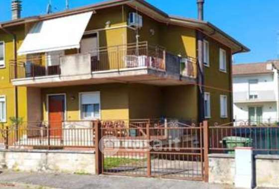 Casa bi/trifamiliare in residenziale in Via Antonio Labriola