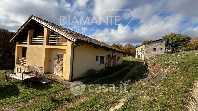 Rustico/casale in residenziale in Sellano