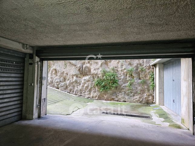 Box/posto auto in residenziale in Via Loreto Gallinara 212