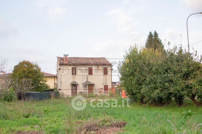 Terreno edificabile in residenziale in Via Cesare Battisti 17