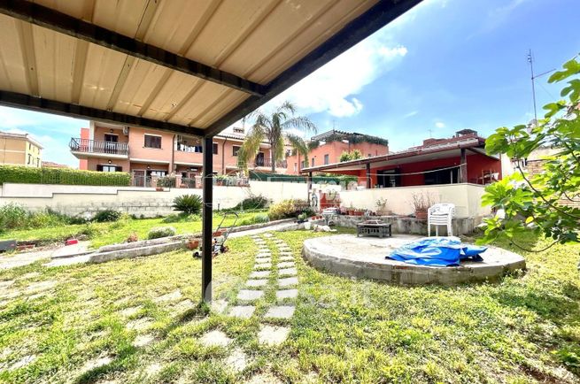 Casa indipendente in residenziale in 