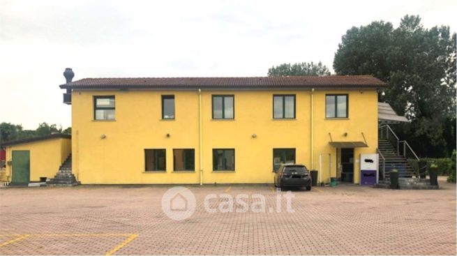 Capannone in commerciale in Via Frassanedo