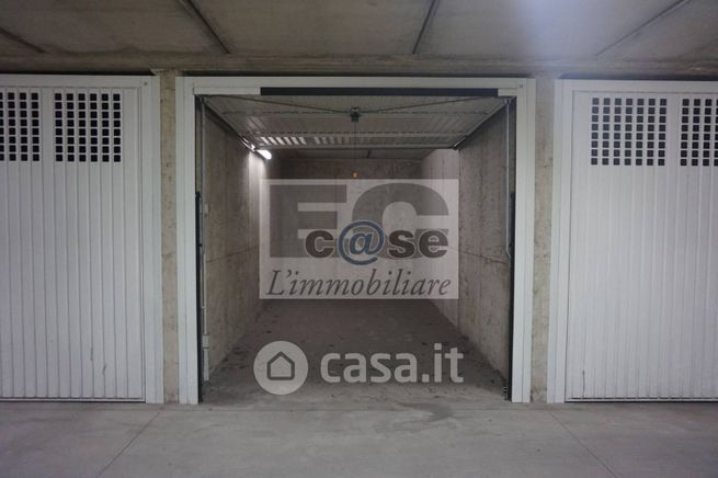 Box/posto auto in residenziale in Via Roma