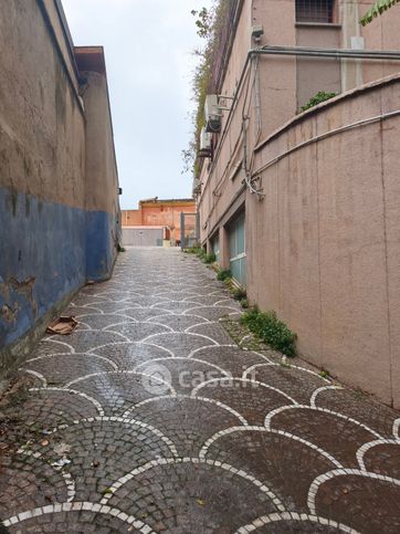 Box/posto auto in residenziale in Via Tevere 2