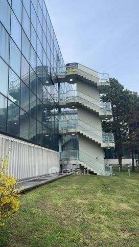 Ufficio in commerciale in Via Gran San Bernardo