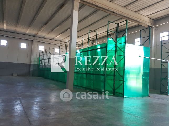 Capannone in commerciale in Via Goldoni