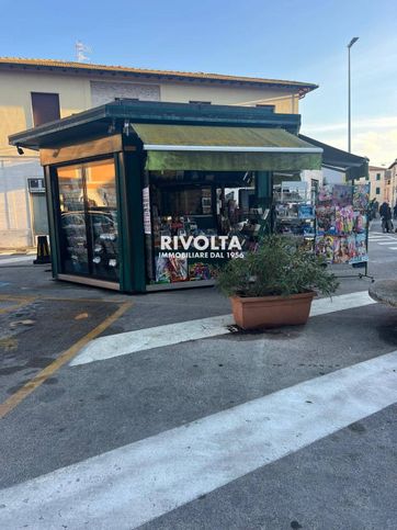 Attivitã /licenza (con o senza mura) in commerciale in Piazza Mario Cortesini